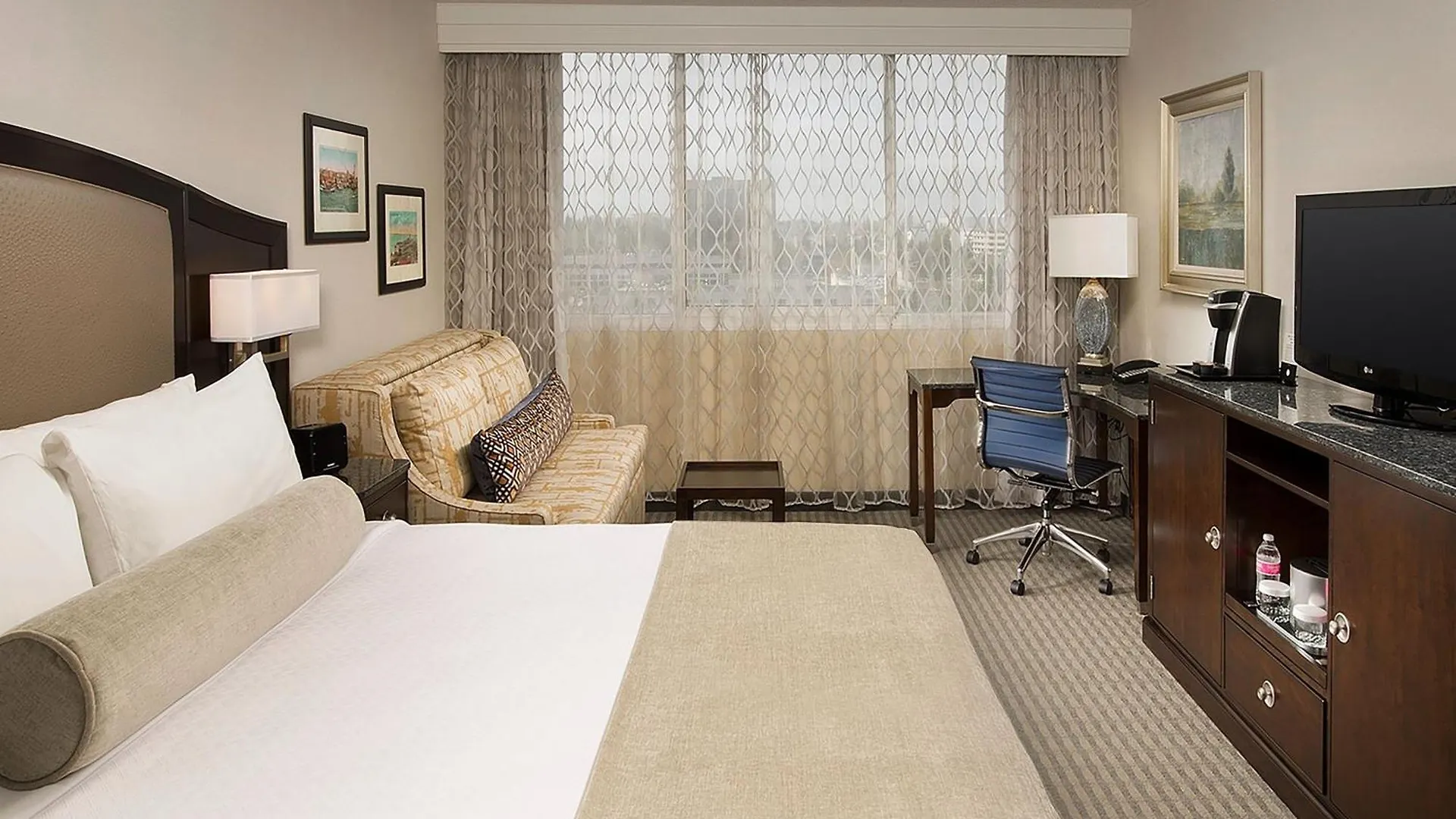 Skybridge Seattle Airport Hotel SeaTac