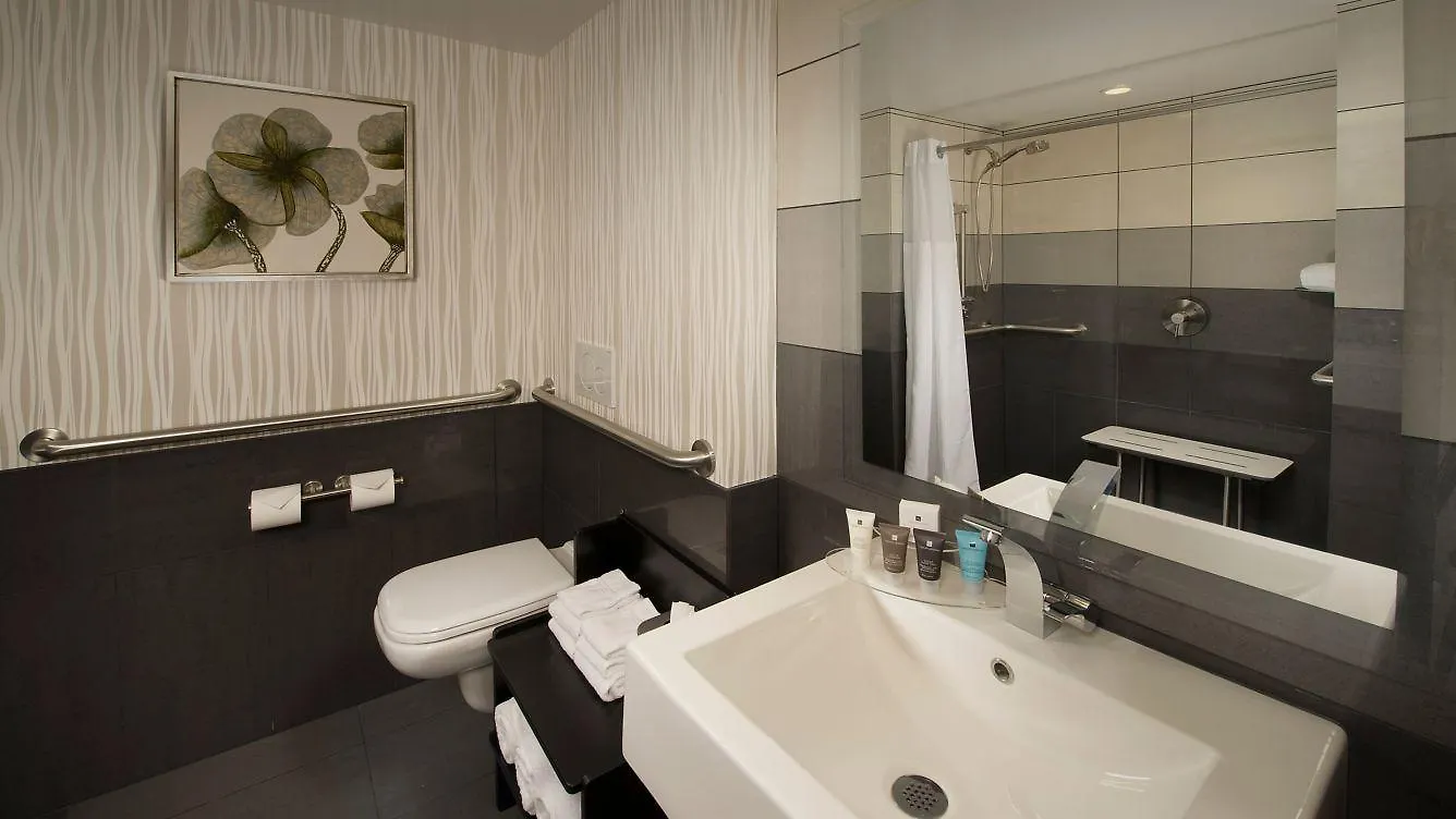 Skybridge Seattle Airport Hotel SeaTac